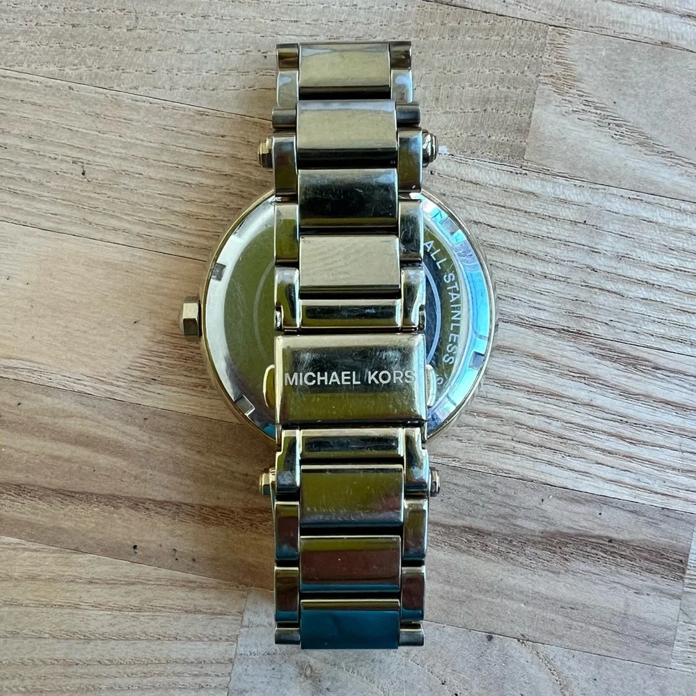 Michael Kors Parker ladies gold tone watch NEW BATTERY